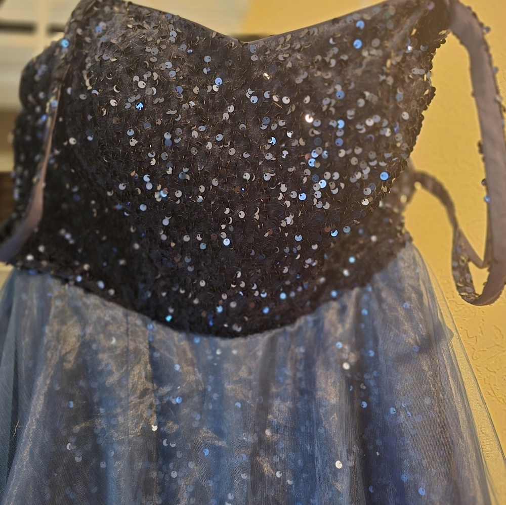 Formal Dress - Picture 2 of 4